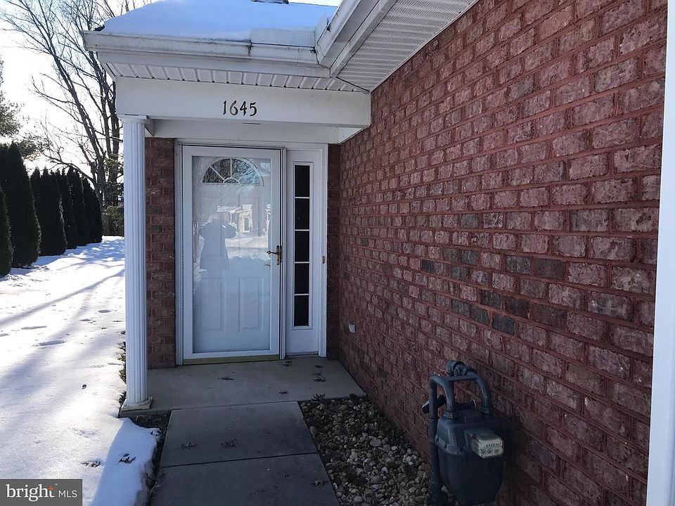 1st image of 1645 Langley Dr