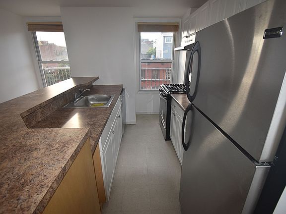 4th image of 145 Smith St APT 3