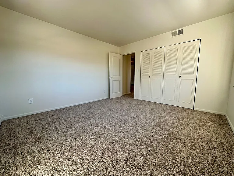 360 Maryland Ave — Photo 113