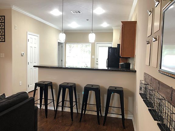 4th image of 305 Holleman Dr E APT 403