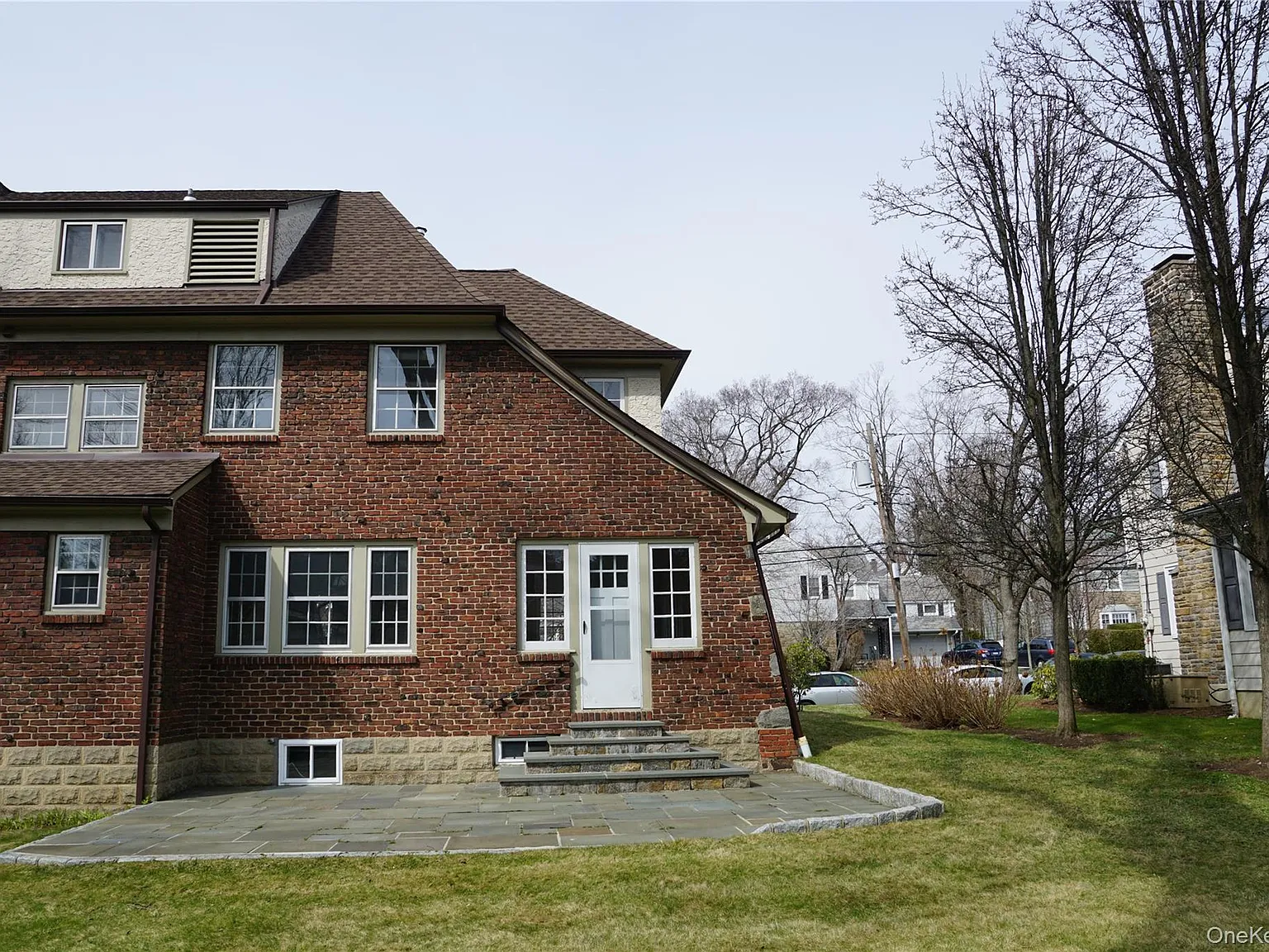 4 bed, 3.5 bath, 3809 sqft, $9,507 — Photo 4