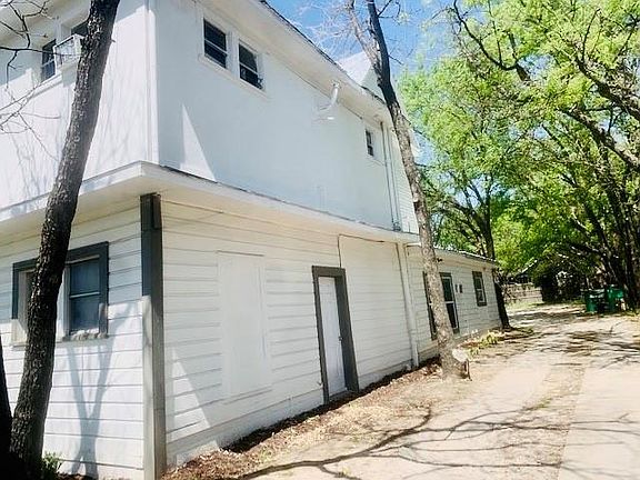 5th image of 3532 Lee St APT 4