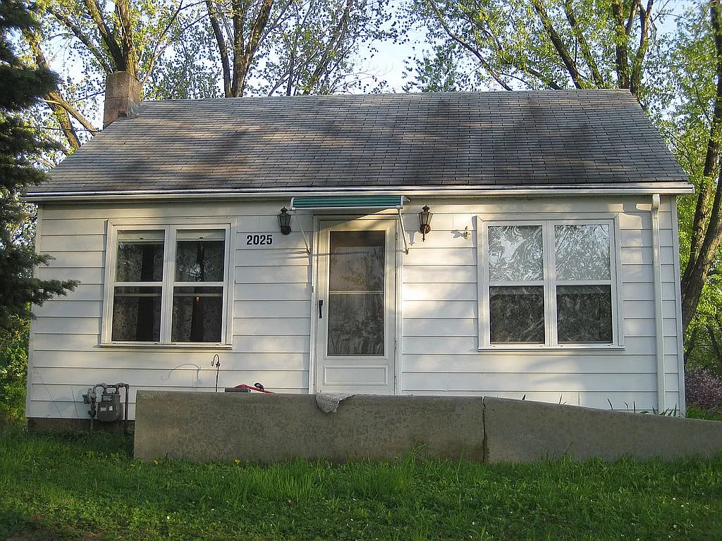 2025 Marmon Rd photo 1