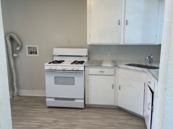 4th image of 302 Stanfield