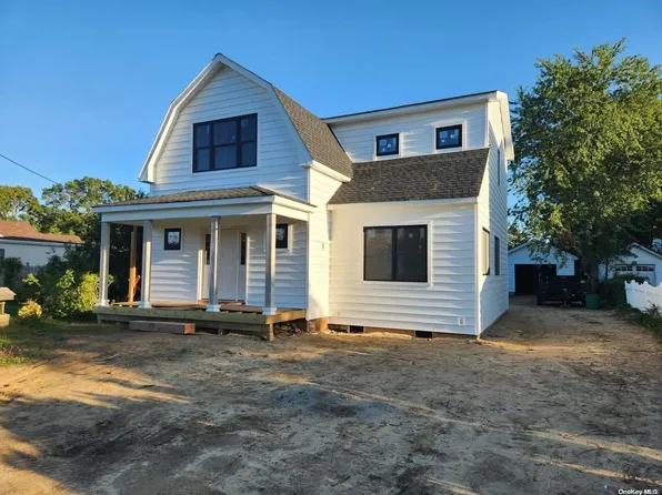 36 Smith Street, Blue Point, NY 11715