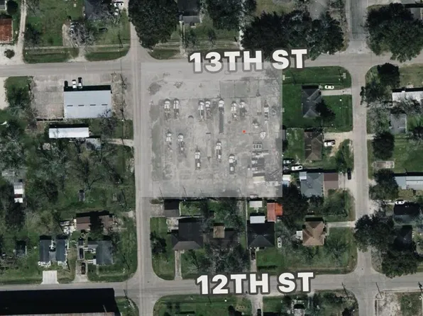 2402 13th St, Bay City, TX 77414