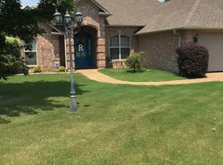 7 Brooksies Pond Dr, Jackson, TN 38305