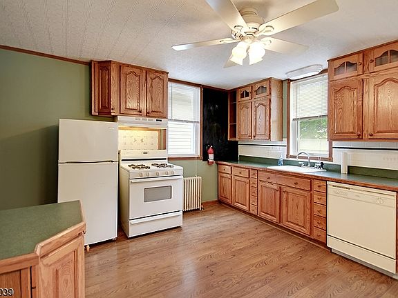 2nd image of 11 Sydney Pl