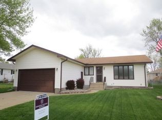 844 6th St, Columbus, NE 68601