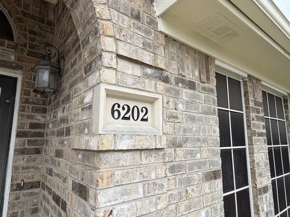 6202 Brook Forest Dr, Arlington, TX 76018