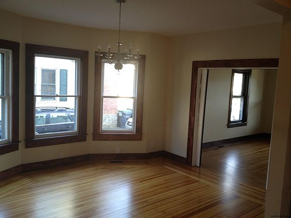 3rd image of 165 Lake Ave