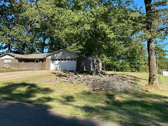 2nd image of 134 Dawn Dr