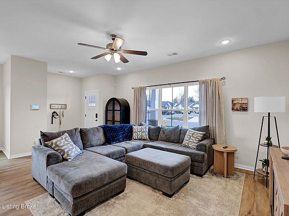 4th image of 848 Rosemary Ln