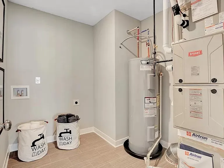 1151 Beverly Pl — Photo 12