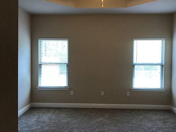 4th image of 816 Oak Aly