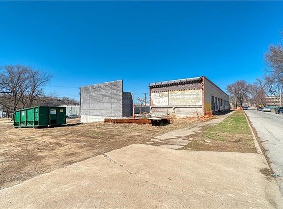 5th image of 2743 Jarboe St