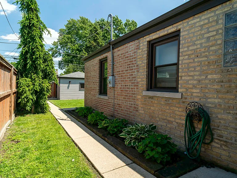 2537 Willow St — Photo 16