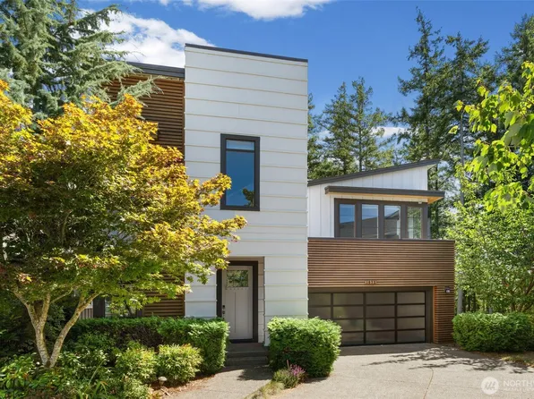 1073 Pine Crest Circle NE, Issaquah, WA 98029