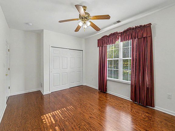 3rd image of 101 Newcastle Ct