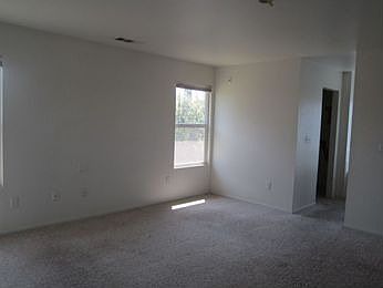 3rd image of 633 W Iris Ave