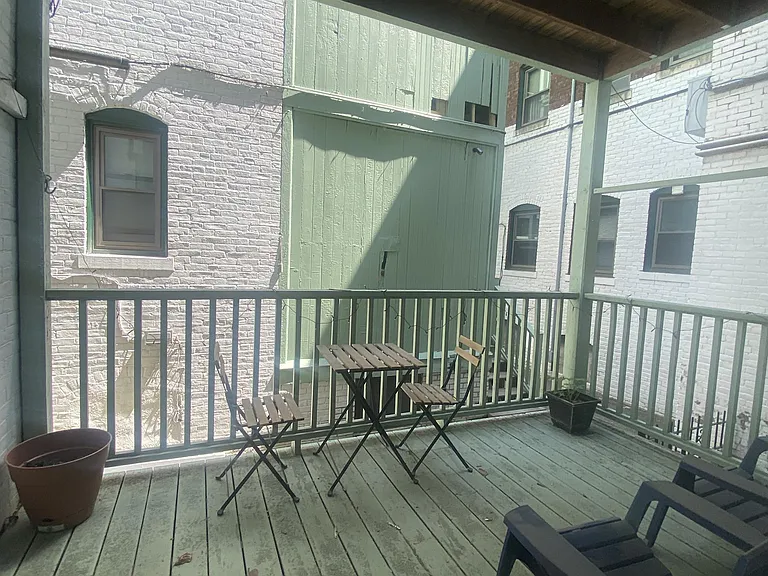 2 Brown Ter — Photo 12
