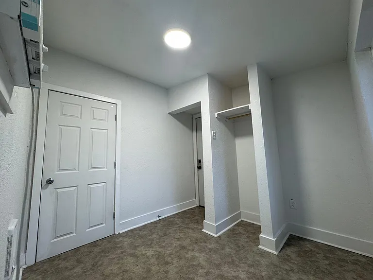 542 N Scott St — Photo 7