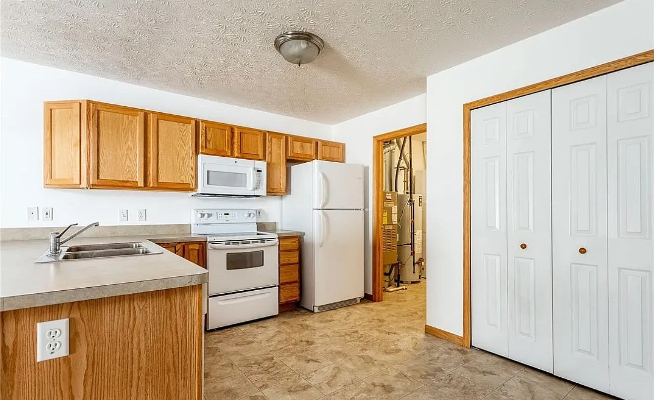 2 bed, 1404 sqft, $1,790 — Photo 4
