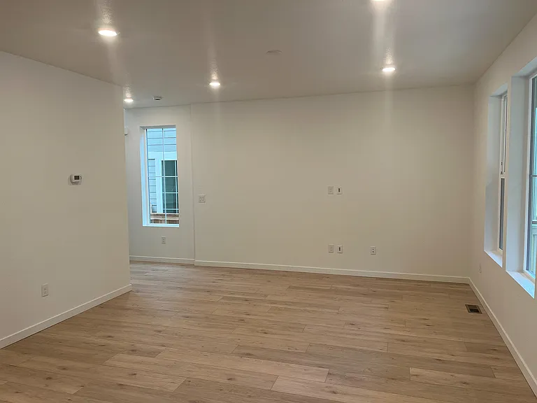 2268 Crescent Cir — Photo 3