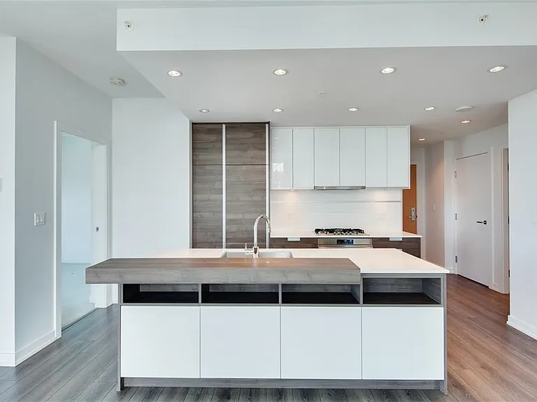 4688 Kingsway Way — Photo 2
