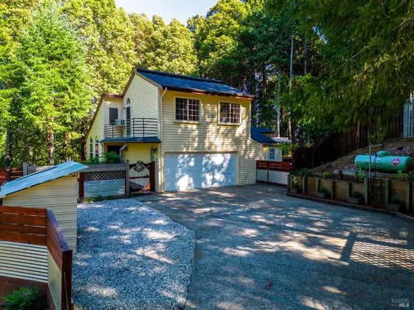 2111 Clover Drive, Willits, CA 95490