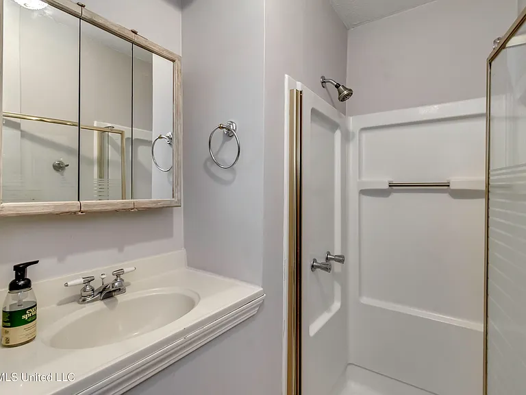 214 Ramblewood Dr — Photo 37