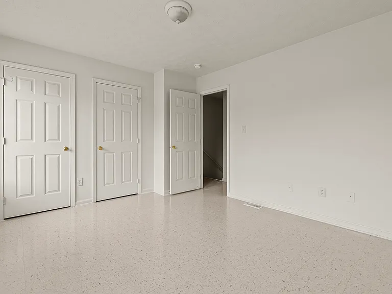 10405 Hillpark Dr — Photo 12