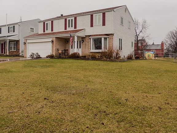 2nd image of 913 Carol Cir