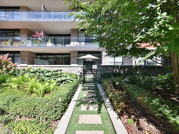 3rd image of 1575 Lakeshore Rd W #155