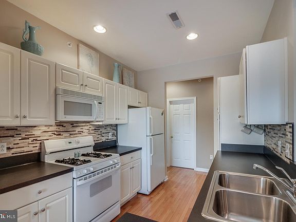 5th image of 4500 Sand Piper Dr Unit 18