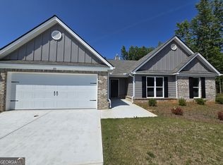 210 Hummingbird Ln #8, Statham, GA 30666