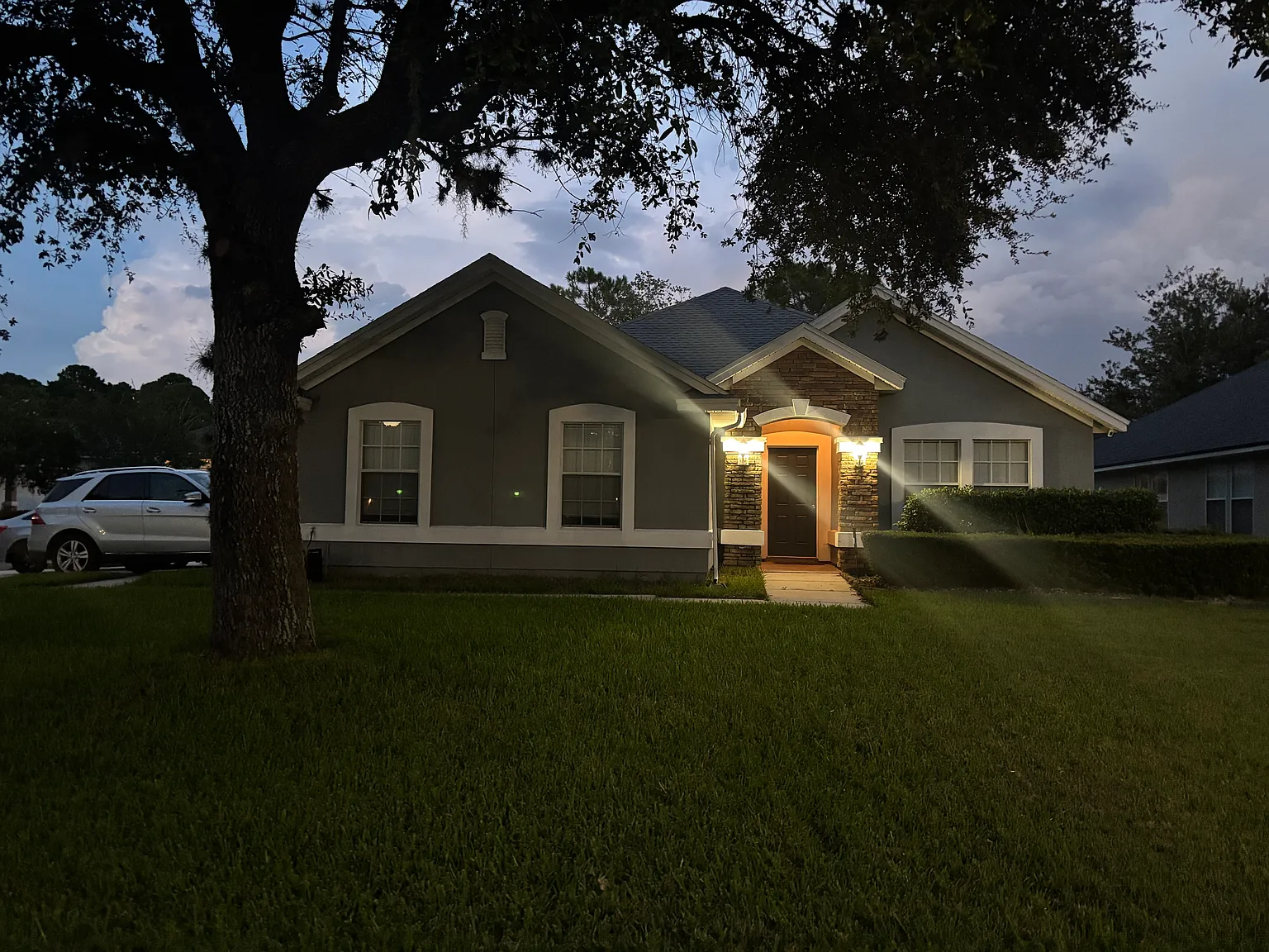 4 bed, 2016 sqft, $2,300 — Photo 1