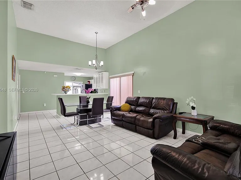 14138 SW 164th Ter — Photo 6