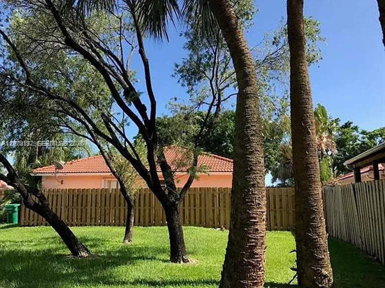 5758 NW 97th Pl #Townhouse 5758 — Photo 5