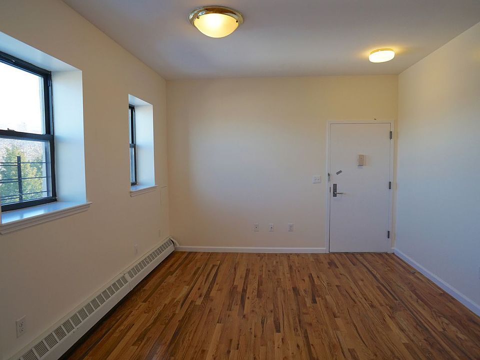 1st image of 295A Bainbridge St APT 4B