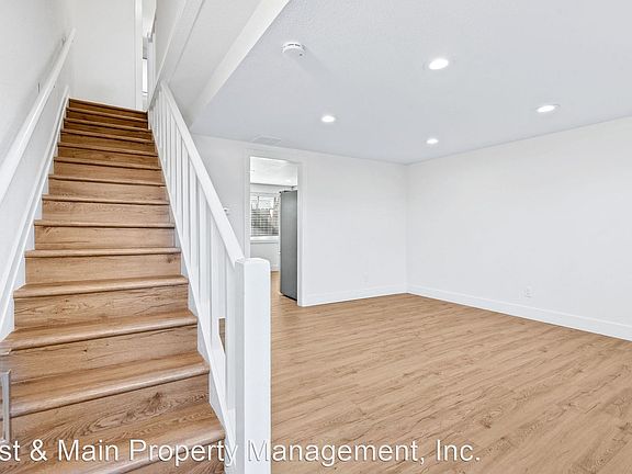 5th image of 1145 Oak Ave