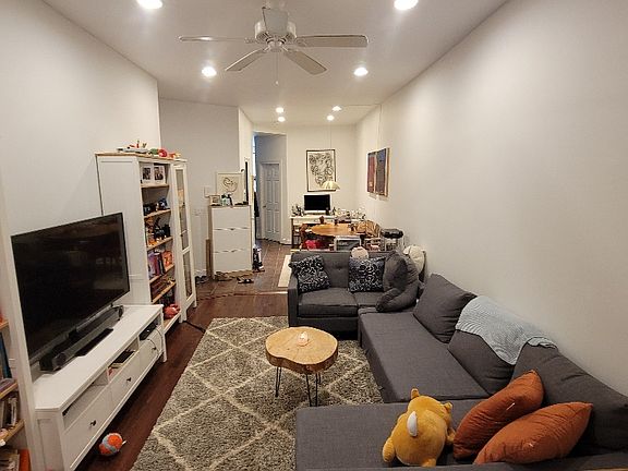 3rd image of 416 2nd St APT 1R