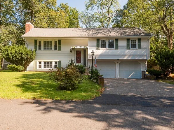 24 Fair Oak Rd, Dedham, MA 02026