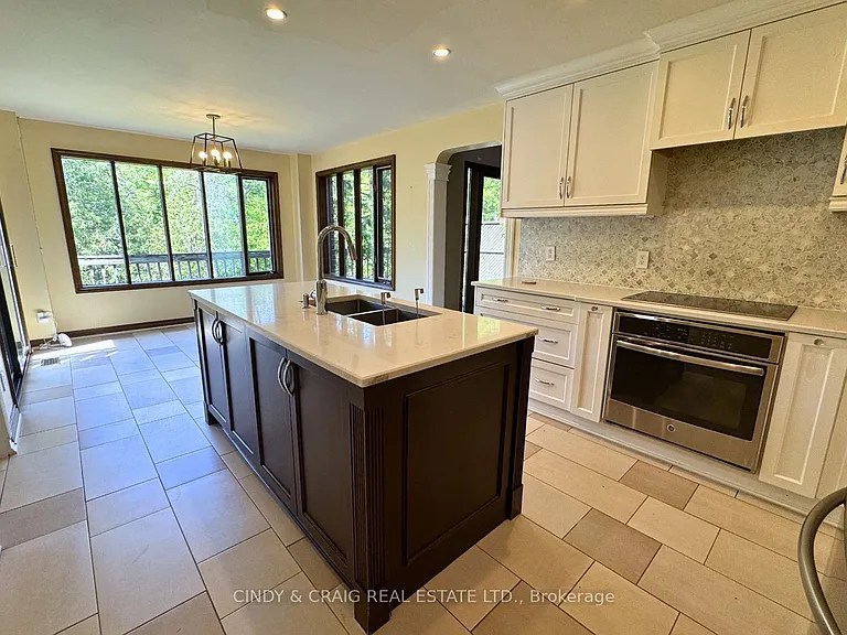 1426 Highbush Trl — Photo 8