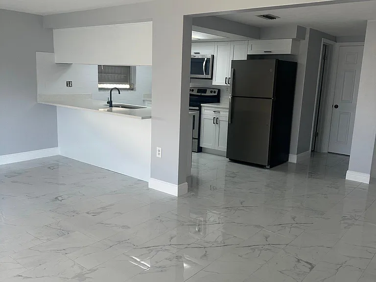 5550 Saren Dr — Photo 3