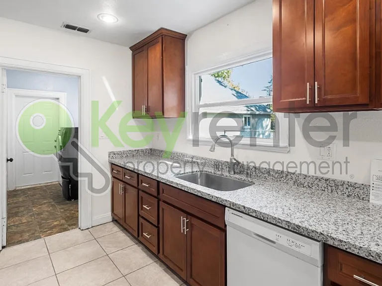 2905 Garfield Ave — Photo 14