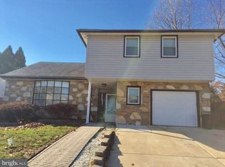 102 Almatt Dr, Philadelphia, PA 19115