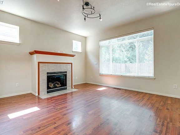 5th image of 925 SE Marinette Ave
