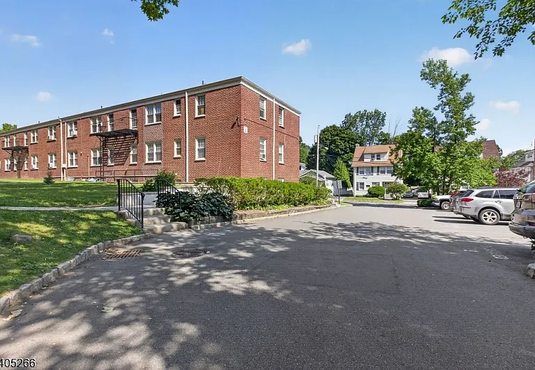 390 Morris Ave #35 — Photo 17