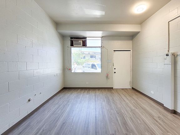 5th image of 526 N School St #105